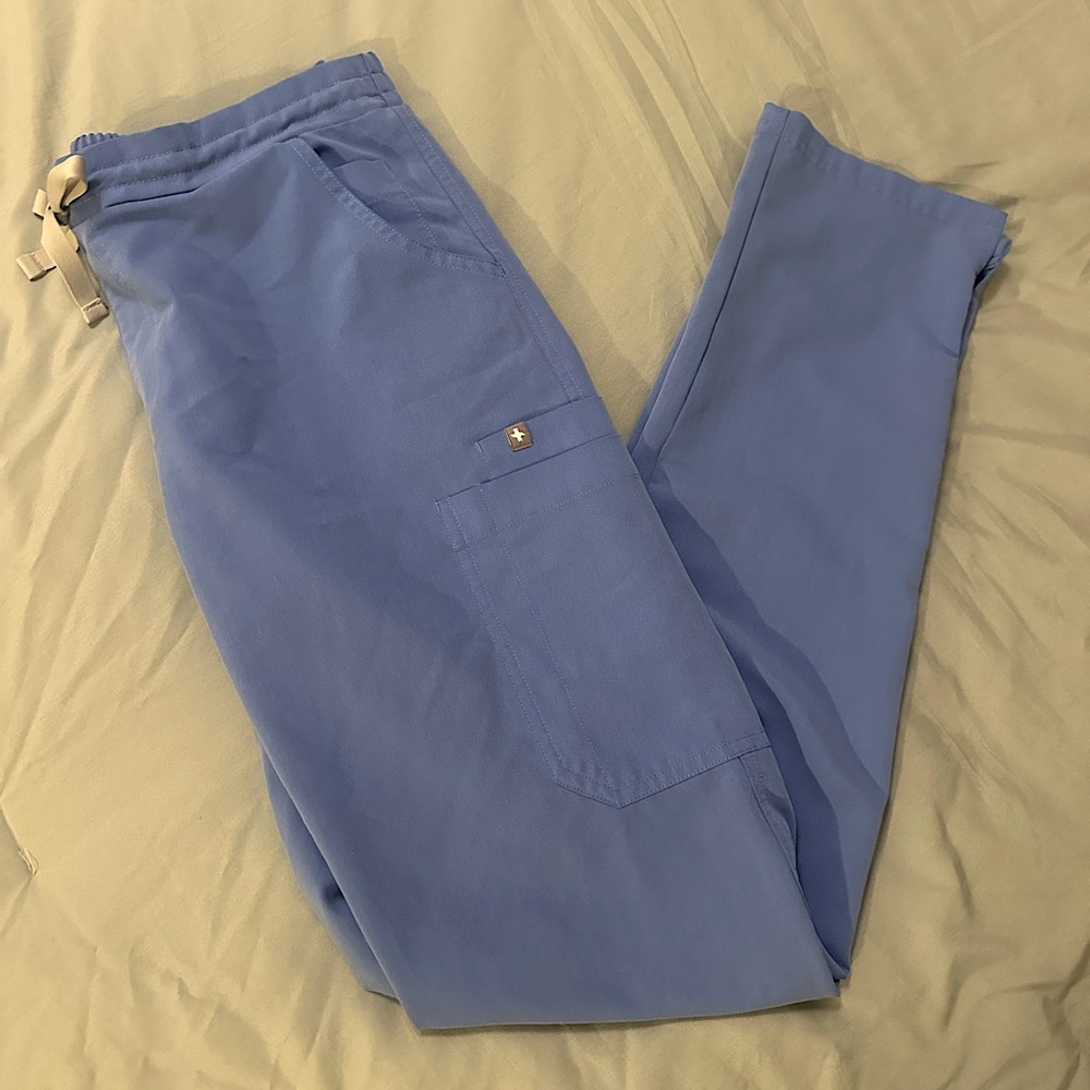 Yola Figs scrub bottoms with side pockets, size small, ceil blue